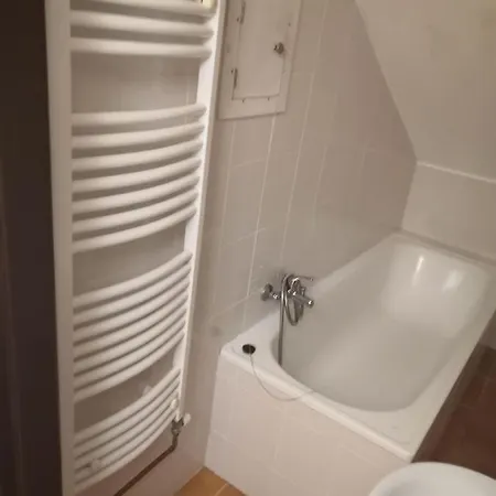 Economy Flat 18 Minutes From Vaclavske Namesti Апартаменты Прага