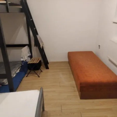 Economy Flat 18 Minutes From Vaclavske Namesti