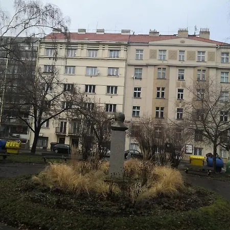 Economy Flat 18 Minutes From Vaclavske Namesti Praga