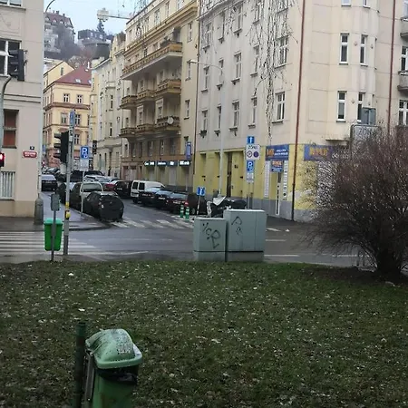 아파트 Economy Flat 18 Minutes From Vaclavske Namesti