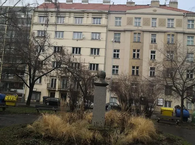 Economy Flat 18 Minutes From Vaclavske Namesti Prag
