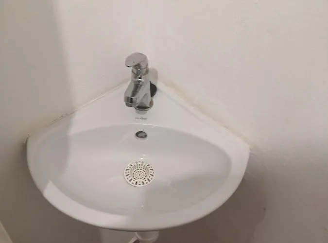 Economy Flat 18 Minutes From Vaclavske Namesti Lejlighed